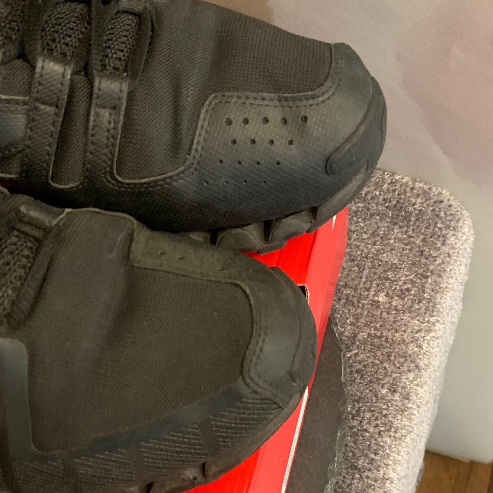 Reebok Men's All-Black Athletic Shoes - Picture 10 of 13